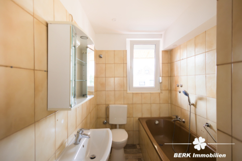 VERKAUFT – BERK Immobilien – geflegte 4- Zimmer Wohnung in Top Lage von Aschaffenburg - Bad (115524)