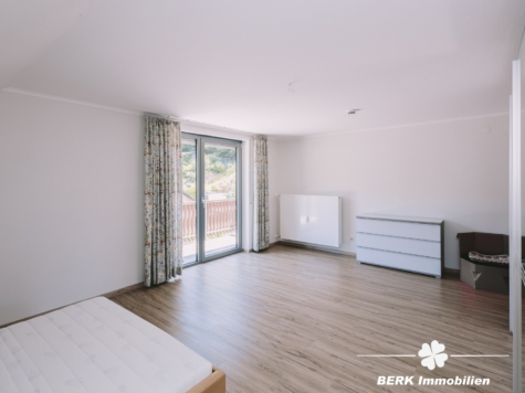 BERK Immobilien – Großzügiges Einfamilienhaus mit Einliegerwohnung in Waldaschaff - Schlafzimmer DG (125430)