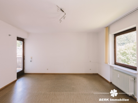BERK Immobilien – Großzügiges Einfamilienhaus mit Einliegerwohnung in Waldaschaff - Schlafzimmer EG (125435)