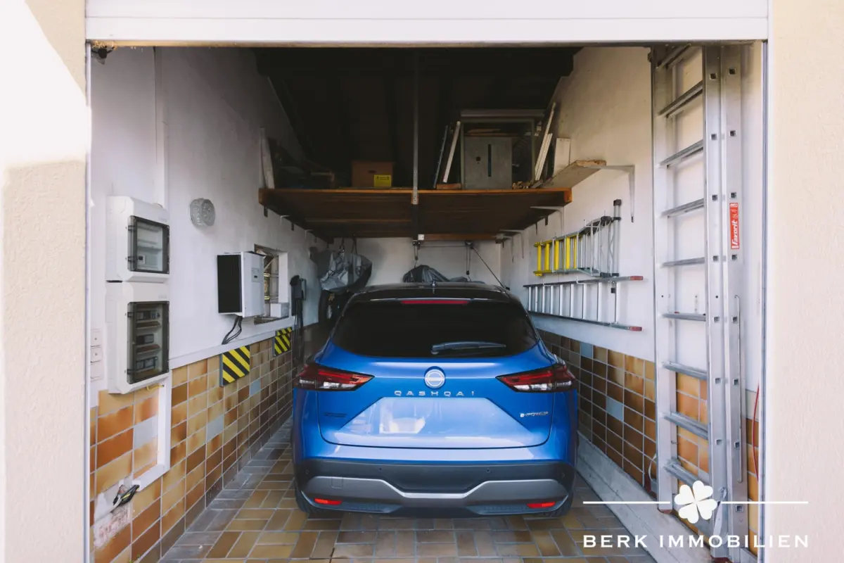 Garage mit Wallbox und PV-Steuerung