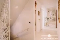 Diele EG mit Treppe zum Keller