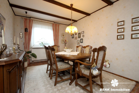 BERK Immobilien – Gepflegtes Einfamilienhaus mit schönem Garten in unverbaubarer Feldrandlage - Esszimmer (116322)