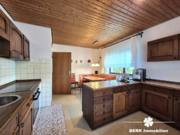 *RESERVIERT* BERK Immobilien – Fernblick vom Feinsten: charmantes ZFH in Johannesberg - Wohnküche EG (104500)