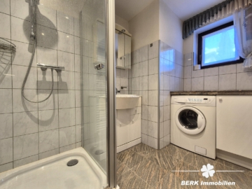 *RESERVIERT* BERK Immobilien – Fernblick vom Feinsten: charmantes ZFH in Johannesberg - Bad EG (104504)