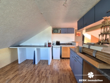 *RESERVIERT* BERK Immobilien – Fernblick vom Feinsten: charmantes ZFH in Johannesberg - ausgebautes Dach (104509)