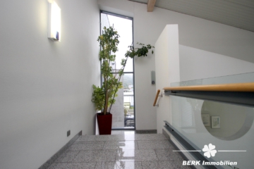 BERK Immobilien – Produktions- Lager- und Büroflächen (möbl.) auf insgesamt ca. 2224 m² zu vermieten - Flur (105207)