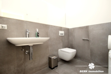 BERK Immobilien – Produktions- Lager- und Büroflächen (möbl.) auf insgesamt ca. 2224 m² zu vermieten - Damen WC (105212)