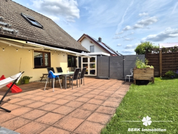 *VERKAUFT* BERK Immobilien – frisch sanierte & sonnige 4-Zimmer-Wohnung mit Balkon, Terrasse & Garten in Krombach - Terrasse (106597)