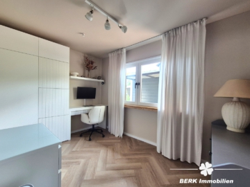 *VERKAUFT* BERK Immobilien – frisch sanierte & sonnige 4-Zimmer-Wohnung mit Balkon, Terrasse & Garten in Krombach - Büro (106594)