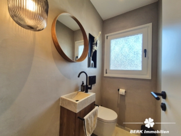 *VERKAUFT* BERK Immobilien – frisch sanierte & sonnige 4-Zimmer-Wohnung mit Balkon, Terrasse & Garten in Krombach - Gäste-WC (106595)