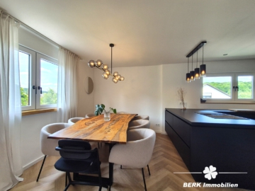 *VERKAUFT* BERK Immobilien – frisch sanierte & sonnige 4-Zimmer-Wohnung mit Balkon, Terrasse & Garten in Krombach - Essbereich (106586)
