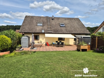 *VERKAUFT* BERK Immobilien – frisch sanierte & sonnige 4-Zimmer-Wohnung mit Balkon, Terrasse & Garten in Krombach - Gartenansicht (106596)