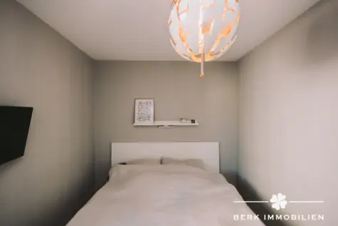 BERK Immobilien – moderne & bezugsfertige 3-Zimmer-Wohnung mit gemütlicher Terrasse in Goldbach - Schlafzimmer oder Kinderzimmer I (130280)