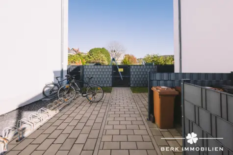 BERK Immobilien – moderne & bezugsfertige 3-Zimmer-Wohnung mit gemütlicher Terrasse in Goldbach - Abstellplatz Fahrräder (130297)