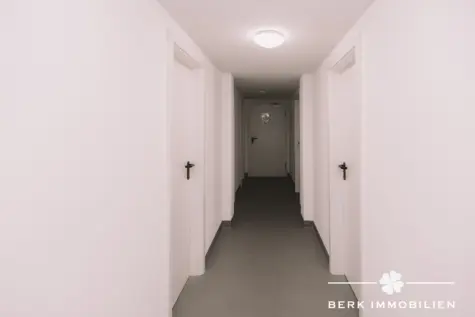 BERK Immobilien – moderne & bezugsfertige 3-Zimmer-Wohnung mit gemütlicher Terrasse in Goldbach - Kellerabteile (130294)