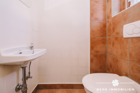 BERK Immobilien – charmantes Doppelhaus mit sonnigem Grundstück im Strietwald mit Erweiterungspotenzial - Gäste WC EG (127252)