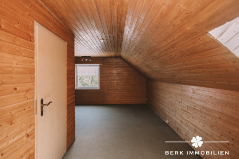 BERK Immobilien – charmantes Doppelhaus mit sonnigem Grundstück im Strietwald mit Erweiterungspotenzial - Zimmer DG (127267)
