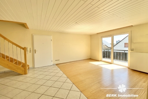 BERK Immobilien – Seltene Gelegenheit: Maisonettewohnung mit Charme in Waldrandlage von Obertshausen - Wohn-Ess-Zimmer (124513)