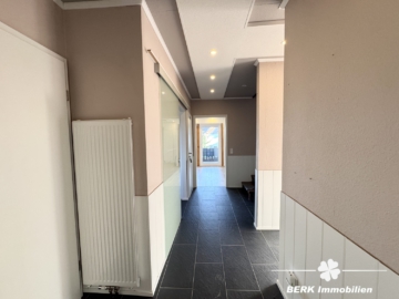 BERK Immobilien – Modernisiertes Einfamilienhaus mit Charme und Potenzial in Mömbris-Gunzenbach - Eingang (106943)
