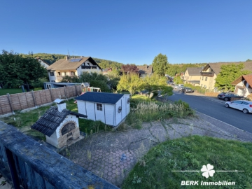 BERK Immobilien – Modernisiertes Einfamilienhaus mit Charme und Potenzial in Mömbris-Gunzenbach - Auffahrt (106956)