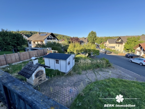BERK Immobilien – Modernisiertes Einfamilienhaus mit Charme und Potenzial in Mömbris-Gunzenbach - Auffahrt (115624)