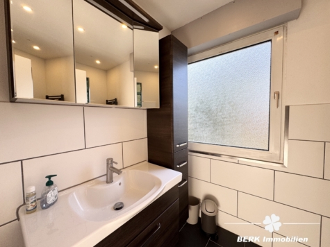 BERK Immobilien – Modernisiertes Einfamilienhaus mit Charme und Potenzial in Mömbris-Gunzenbach - Bad EG (115616)