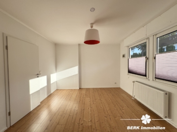 BERK Immobilien – Modernisiertes Einfamilienhaus mit Charme und Potenzial in Mömbris-Gunzenbach - Schlafen EG (106944)