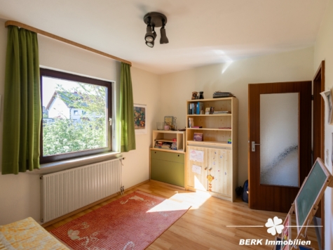 BERK Immobilien – Charmanter Bungalow mit Gartenidylle und viel Potenzial in Sulzbach am Main - Kinderzimmer (122946)