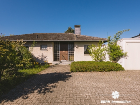 BERK Immobilien – Charmanter Bungalow mit Gartenidylle und viel Potenzial in Sulzbach am Main - Außenansicht (122930)