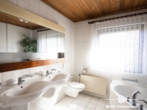 Bad - BERK Immobilien – Charmanter Bungalow mit Gartenidylle und viel Potenzial in Sulzbach am Main