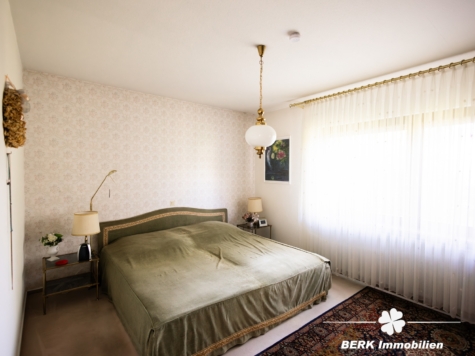 BERK Immobilien – Charmanter Bungalow mit Gartenidylle und viel Potenzial in Sulzbach am Main - Schlafzimmer (122945)
