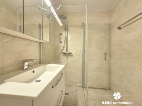BERK Immobilien – modernisierte 4-Zimmer-Whg mit Aussicht & optionalem eigenen Gartengrundstück - Badezimmer (118096)