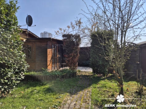 BERK Immobilien – modernisierte 4-Zimmer-Whg mit Aussicht & optionalem eigenen Gartengrundstück - Garten mit Gartenhäuschen (118110)