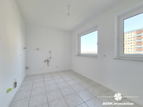 BERK Immobilien – modernisierte 4-Zimmer-Whg mit Aussicht & optionalem eigenen Gartengrundstück - Küche (118094)