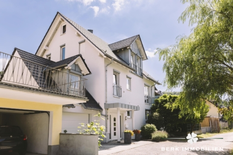 BERK Immobilien – Großzügiges Einfamilienhaus mit Wintergarten, Weitblick und vielseitigem Raumangebot - Hausansicht (126654)
