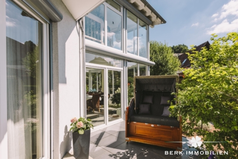 BERK Immobilien – Großzügiges Einfamilienhaus mit Wintergarten, Weitblick und vielseitigem Raumangebot - Terrasse (126658)