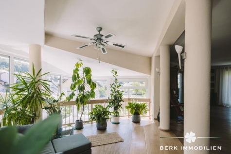 BERK Immobilien – Großzügiges Einfamilienhaus mit Wintergarten, Weitblick und vielseitigem Raumangebot - OG Empore (126671)
