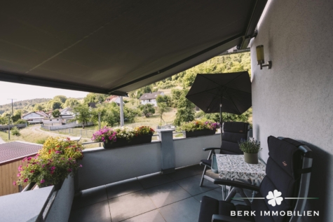 BERK Immobilien – Großzügiges Einfamilienhaus mit Wintergarten, Weitblick und vielseitigem Raumangebot - OG Balkon (126673)