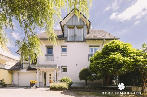 BERK Immobilien – Großzügiges Einfamilienhaus mit Wintergarten, Weitblick und vielseitigem Raumangebot - Hausansicht TITEL (126652)