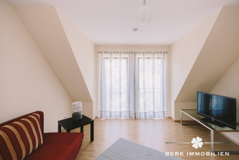 BERK Immobilien – Großzügiges Einfamilienhaus mit Wintergarten, Weitblick und vielseitigem Raumangebot - DG Zimmer 1 (126677)