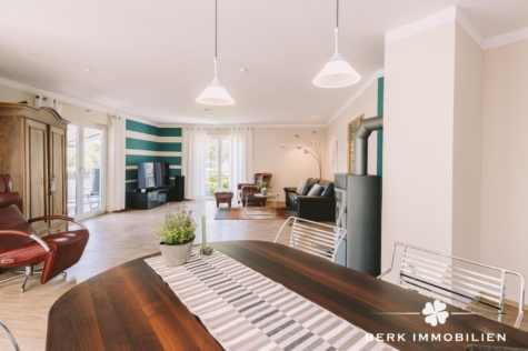 BERK Immobilien – Großzügiges Einfamilienhaus mit Wintergarten, Weitblick und vielseitigem Raumangebot - OG Offener Wohn- u. Essbereich (126665)