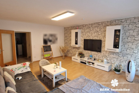 BERK Immobilien – Wohnen und vermieten am ruhigen Waldrand in Leidersbach – Kapitalanlage möglich - Wohnzimmer EG (123284)