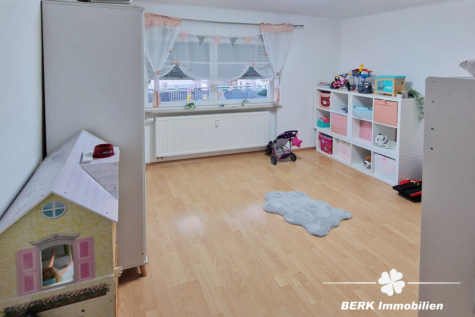 BERK Immobilien – Wohnen und vermieten am ruhigen Waldrand in Leidersbach – Kapitalanlage möglich - Kinderzimmer EG (123288)