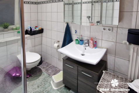 BERK Immobilien – Wohnen und vermieten am ruhigen Waldrand in Leidersbach – Kapitalanlage möglich - Bad EG (123290)