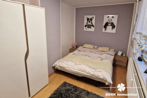BERK Immobilien – Wohnen und vermieten am ruhigen Waldrand in Leidersbach – Kapitalanlage möglich - Schlafzimmer EG (123291)
