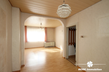 BERK Immobilien – Einfamilienhaus mit Charme und vielfältigen Möglichkeiten in zentraler Lage - Wohn- und Essbereich (118654)
