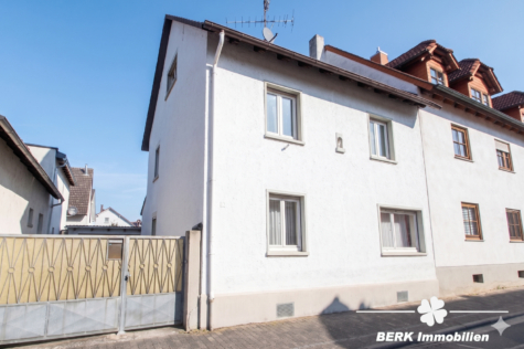 BERK Immobilien – Einfamilienhaus mit Charme und vielfältigen Möglichkeiten in zentraler Lage - Außenansicht - KI bearbeitet (119594)