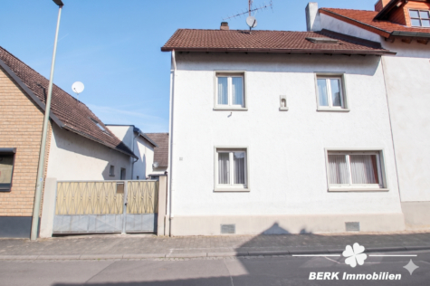 BERK Immobilien – Einfamilienhaus mit Charme und vielfältigen Möglichkeiten in zentraler Lage - Außenansicht - KI bearbeitet (119595)