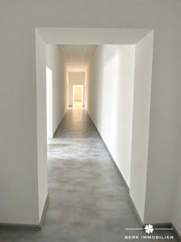 BERK Immobilien – Repräsentative & moderne Büro- oder Praxisfläche in historischem Ambiente - Flur (129422)