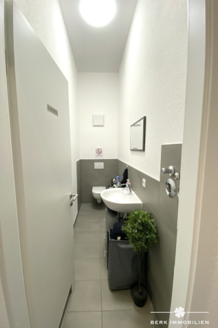 BERK Immobilien – Repräsentative & moderne Büro- oder Praxisfläche in historischem Ambiente - WC 2 (128405)